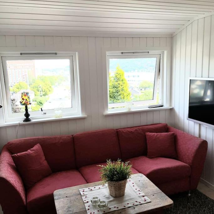 Ferienwohnung Lys Og Lettstelt Leilighet Med Utsikt Over Byen Sandefjord Exterior foto